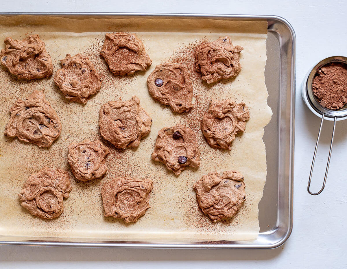 A baking sheet full of chocolate chip puffs