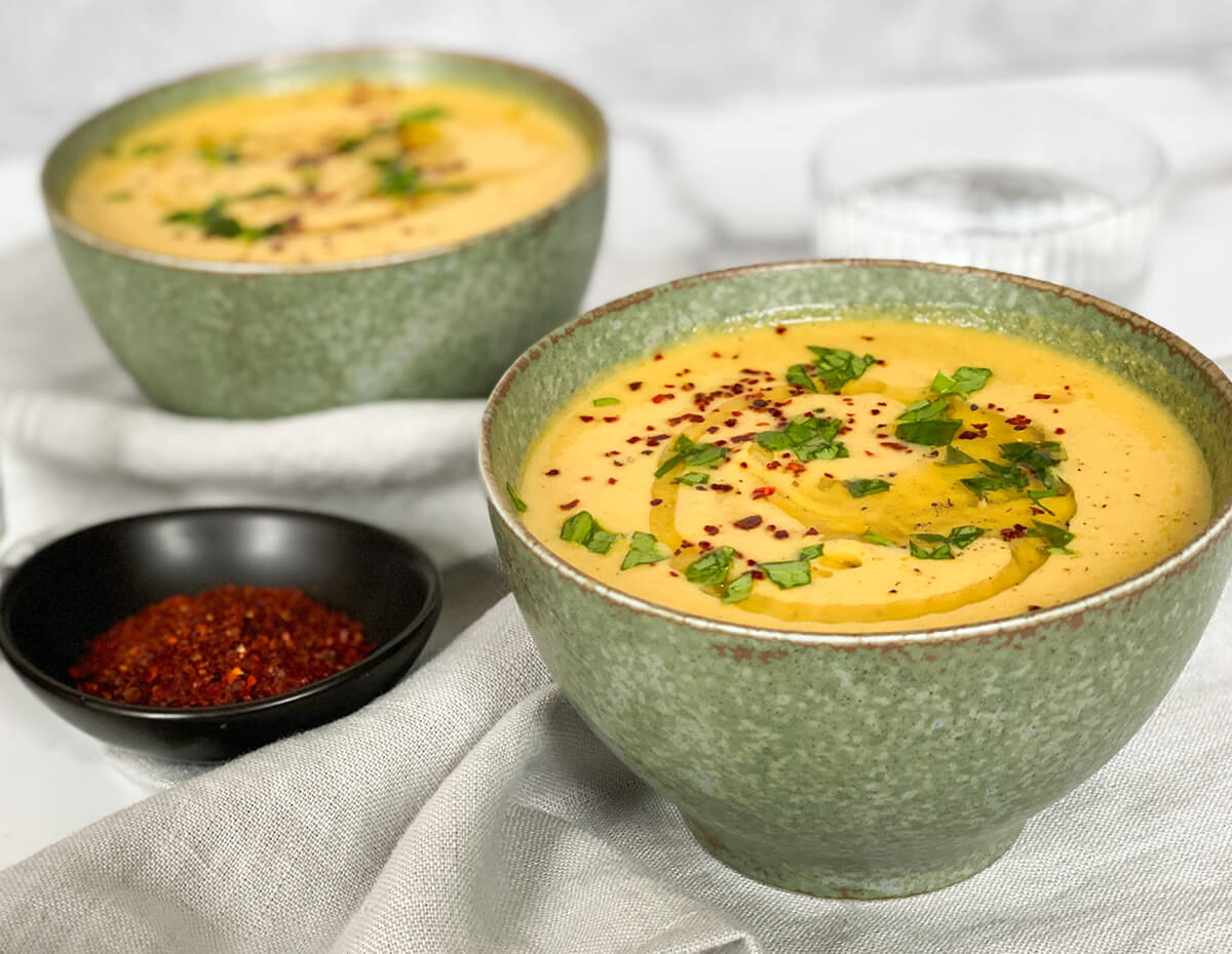 Two bowls of delicious curry cauliflower soup