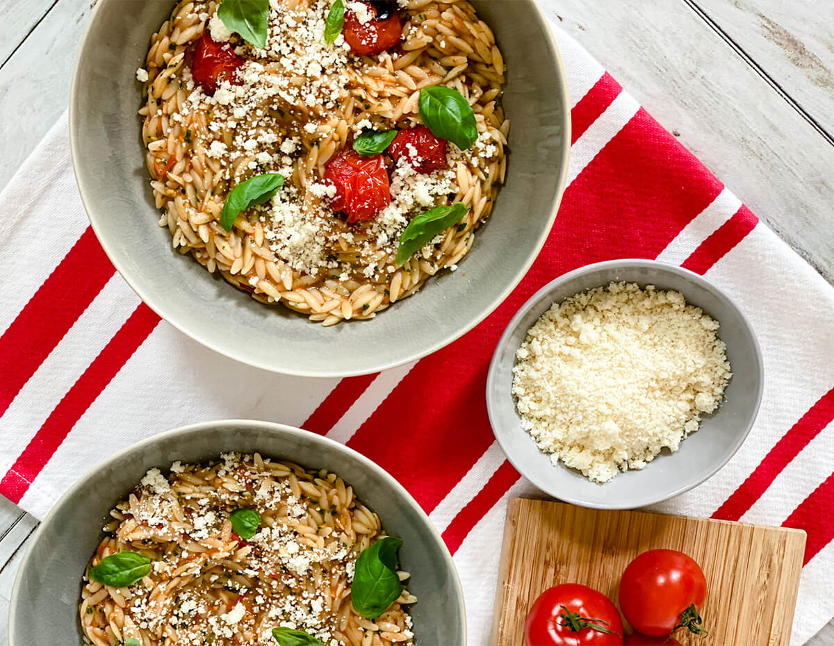 Two helpings of orzo with tomato vinaigrette